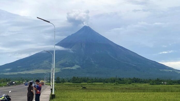 20231001-PAGEONE-Mayon-Volcano