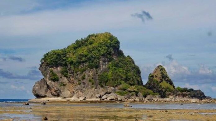 20240410-PAGEONE-Mayongpayong-Rock-Formations